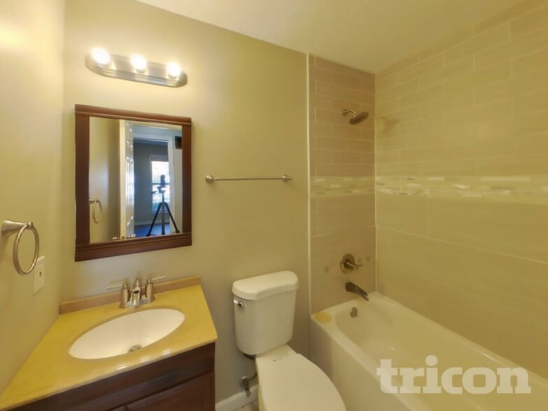 Building Photo - 43 Westbrook Dr