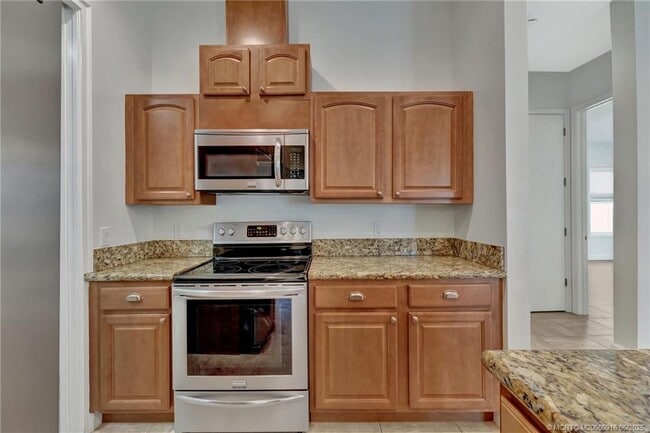 Building Photo - 311 SE Cardinal Way