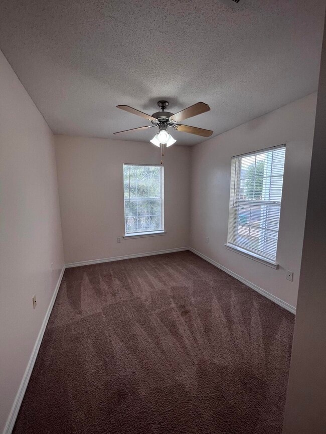 Building Photo - 211 Johnson Ct