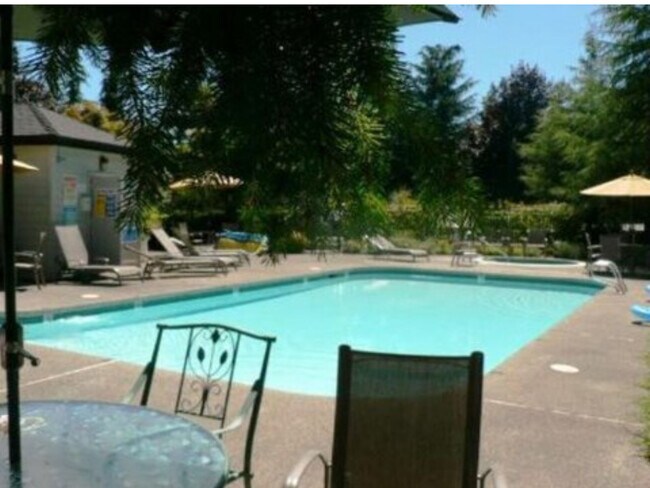 Building Photo - 5064 Foothills Dr