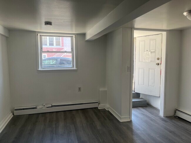 Building Photo - 417 19th St