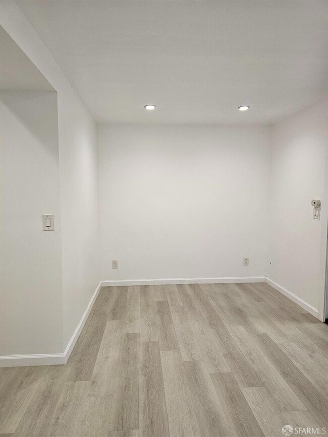 Building Photo - 615 15th Ave