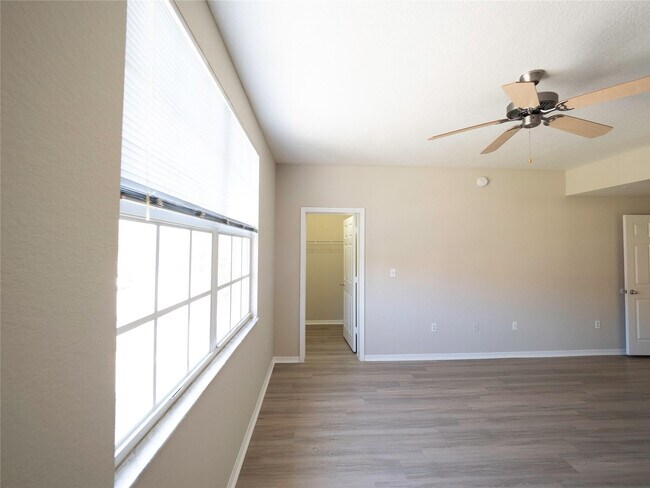 Building Photo - 15085 Michelangelo Blvd