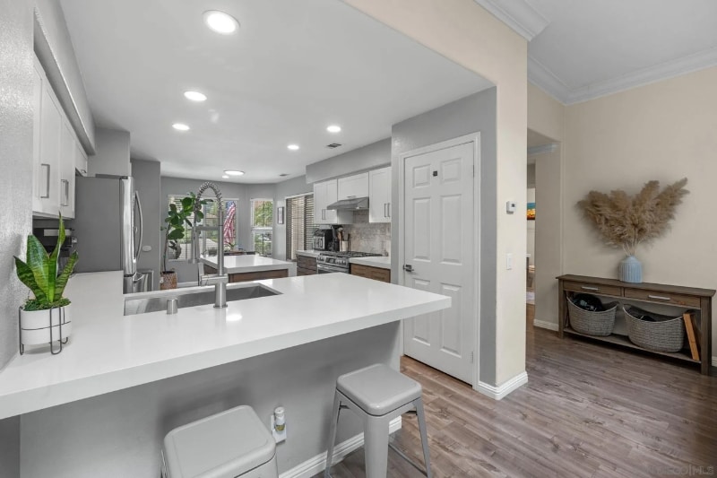 Building Photo - 3925 Estancia Dr
