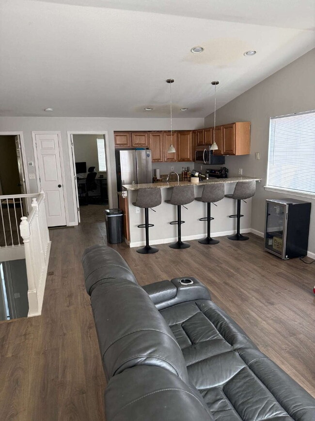 Building Photo - 4 Bedroom, 2 Bath Ranch Style Home w/ Finished Walkout Basement!