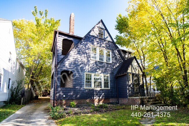 Primary Photo - Charming 3 bedroom unit available in Shake...