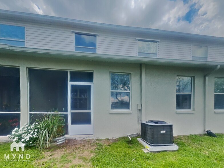 Building Photo - 5372 Neil Dr