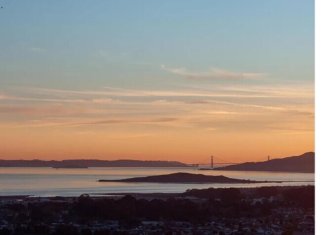 Building Photo - 7311 Gladys Ave