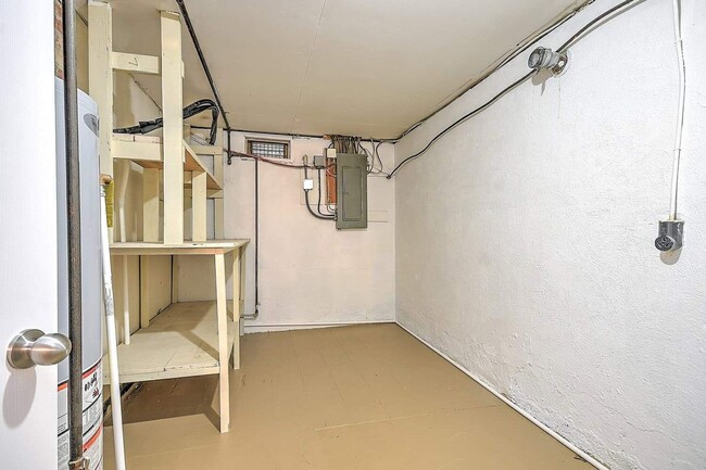 Building Photo - Renovated 3–4 Bedroom Home for Rent | 2,700+ Sq Ft | Bristol TN