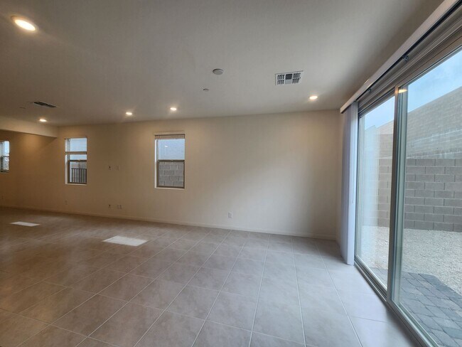 Building Photo - WOW Four Bedroom in North Summerlin!
