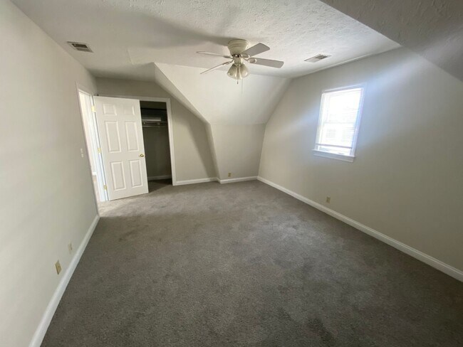 Building Photo - 1708