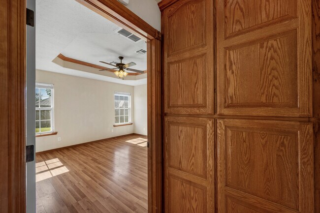 Building Photo - 1202 Hershel Dr