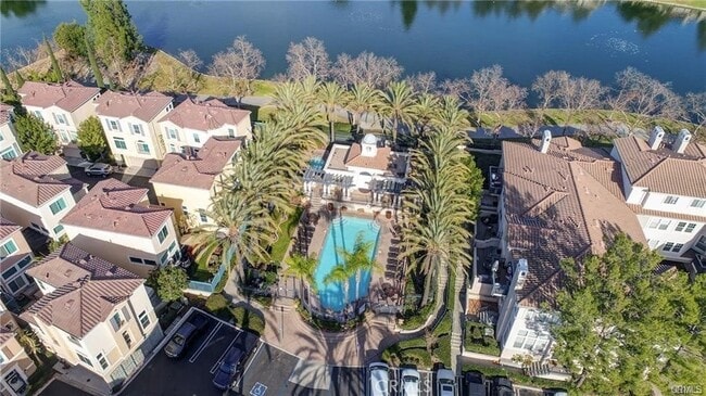 Building Photo - 225 Montana Del Lago Dr