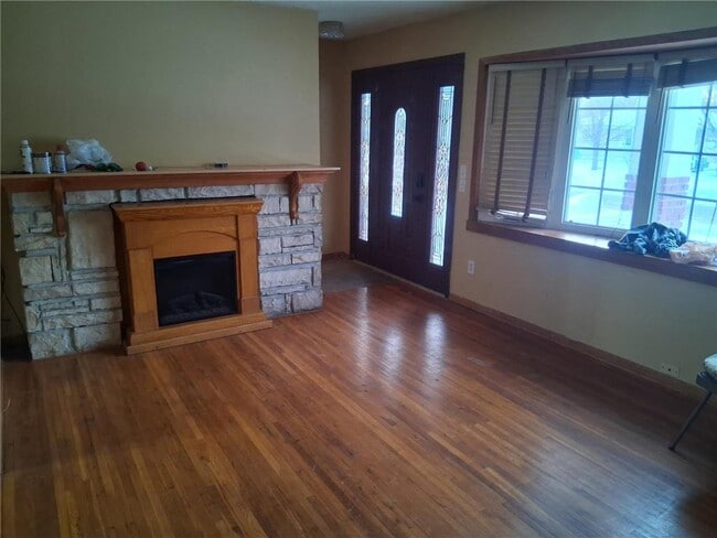 Building Photo - 7885 Van Buren St NE