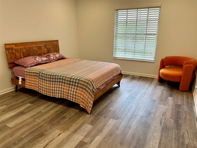 Building Photo - 2151 NE 68th St