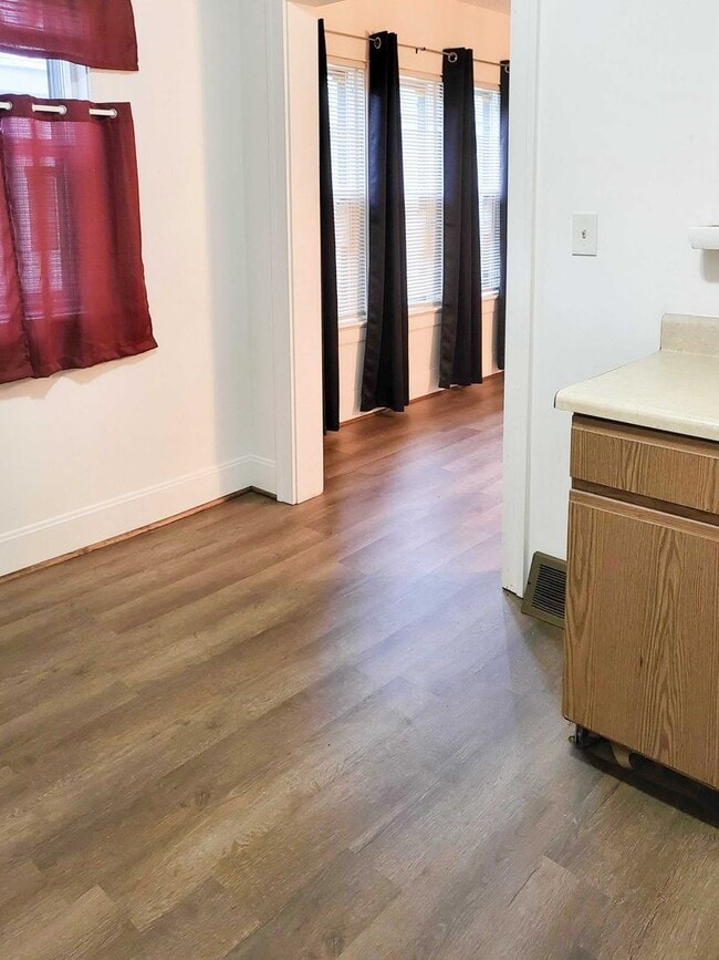 Building Photo - 2 bedroom, 1 bath house