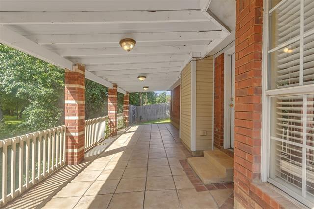Building Photo - 3807 Woodside Dr