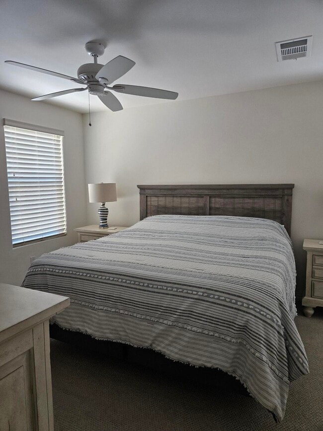 Building Photo - 52414 Hawthorn Ct