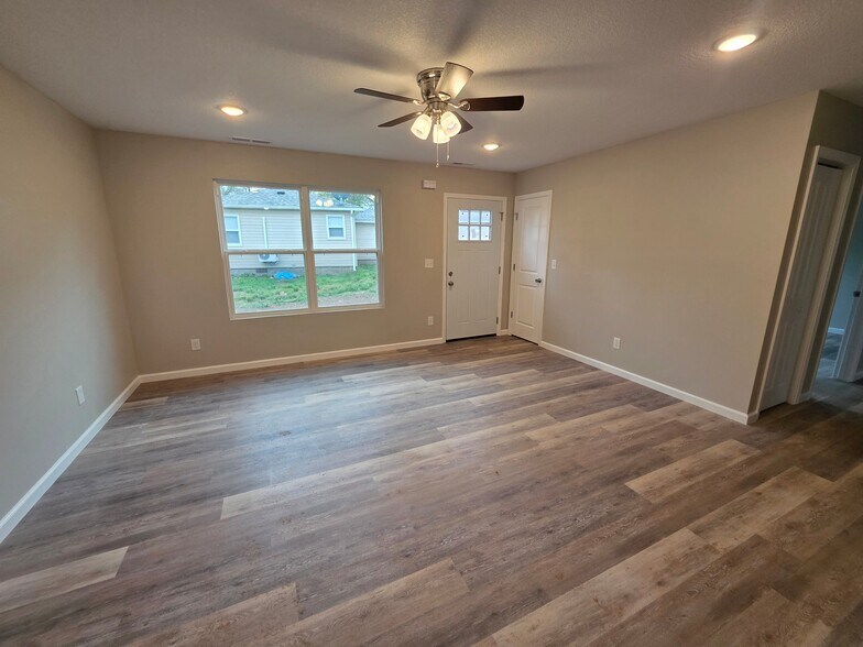 Building Photo - 349 W Neosho St