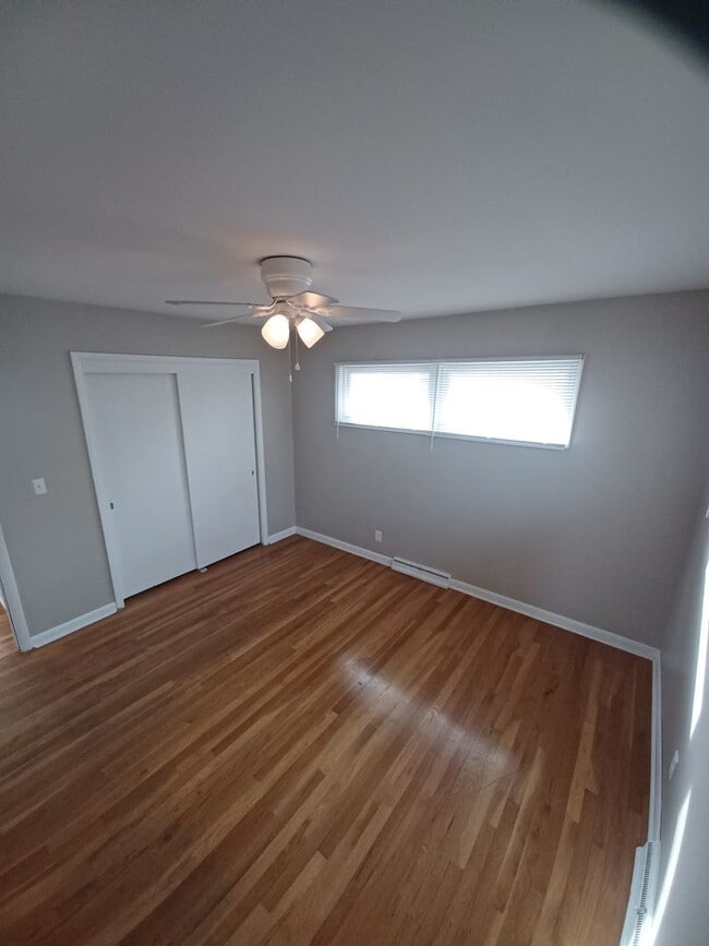 Building Photo - Don't miss out on this great Duplex!