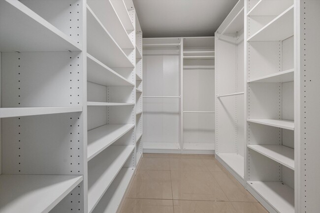 Building Photo - 1137 NE 1st Ave.