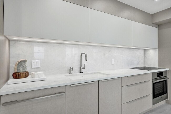 Building Photo - 209 N Fort Lauderdale Beach Blvd