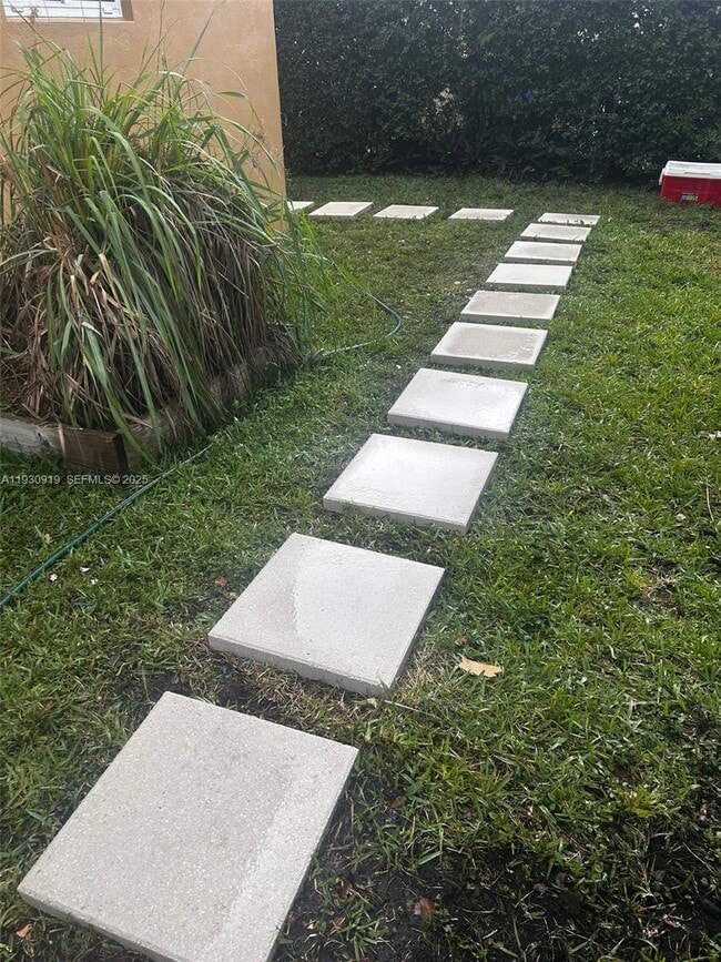 Building Photo - 3753 SW 26th Terrace