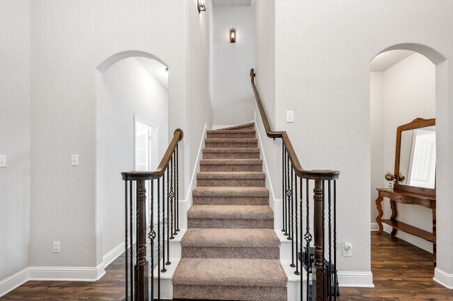 Building Photo - 1074 Waverly Dr