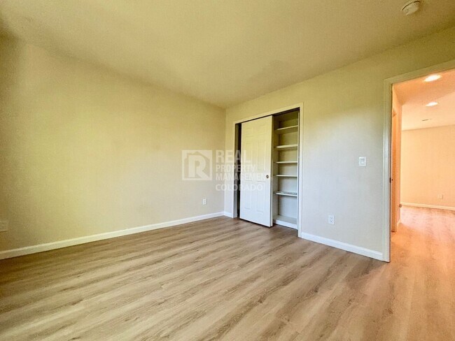 Building Photo - 8512 S Lewis Way