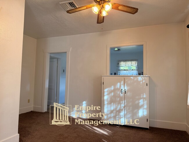 Building Photo - 537 NE Winchester St