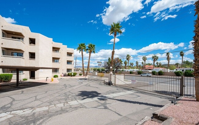 Building Photo - Waterfront 2BR 2B Condo Lower Level, gated with tennis,pool,spa,PRIVATE BEACH/DOCK