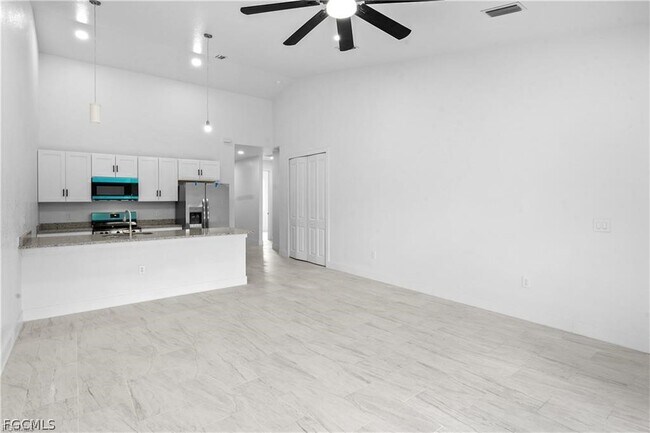 Building Photo - 656 Grant