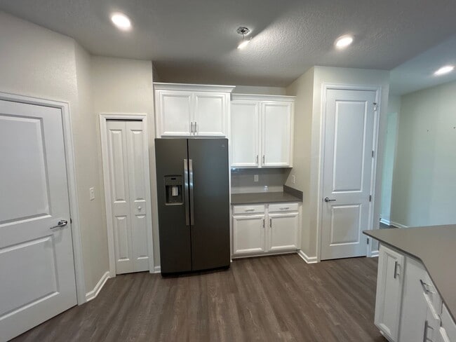 Building Photo - Magnetite Loop