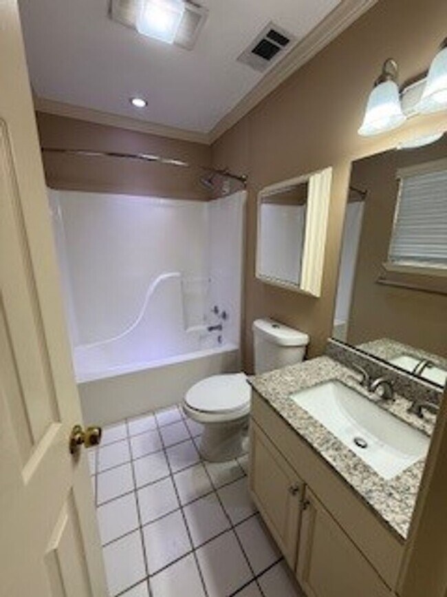 Building Photo - 4 Laura Dr