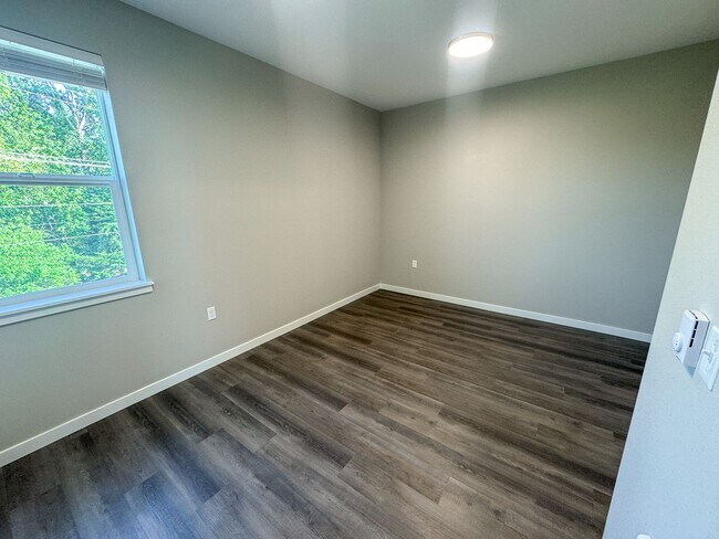 Building Photo - SAW3781