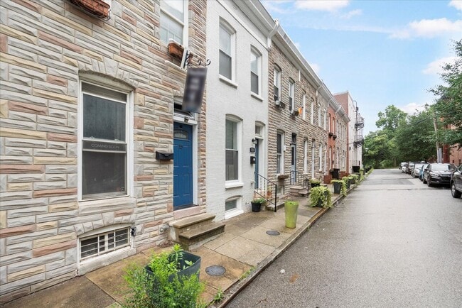 Building Photo - Stylish & Spacious 2 Bed, 1 Bath Home