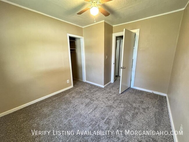 Building Photo - 8521 W Marigold St