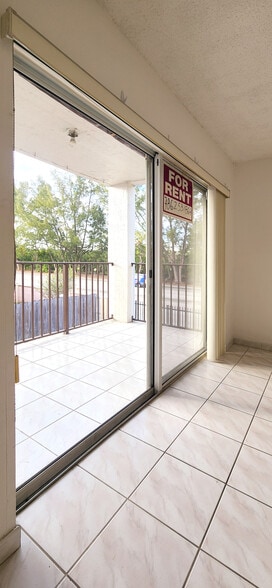 Building Photo - 1180 NW 125th Path