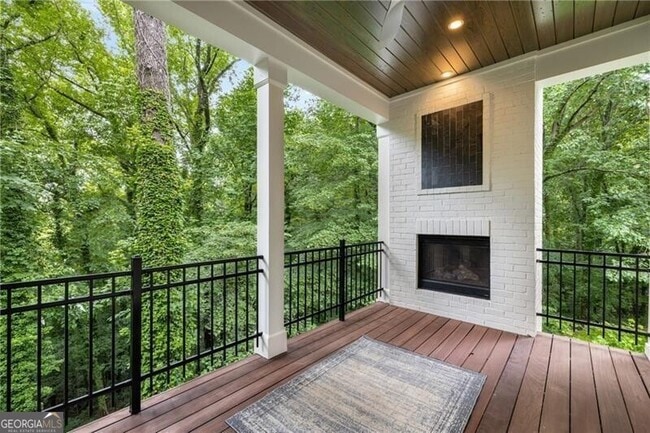 Building Photo - 306 Pinecrest Rd NE