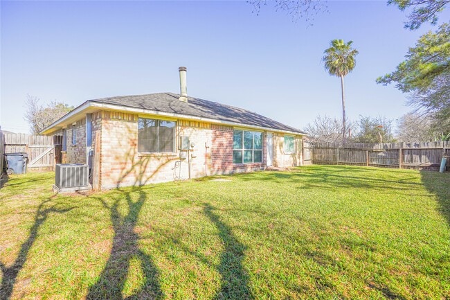 Building Photo - 2643 Indian Trail Dr