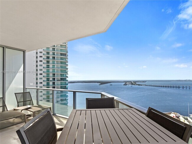 Building Photo - 1300 Brickell Bay Dr