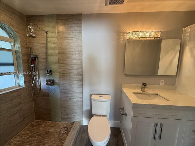 Building Photo - 1975 Sans Souci Blvd