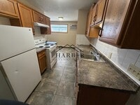 Building Photo - Spacious 3 bed 2 bath