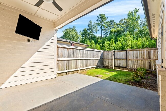 Building Photo - 520 Grey Oak Cir