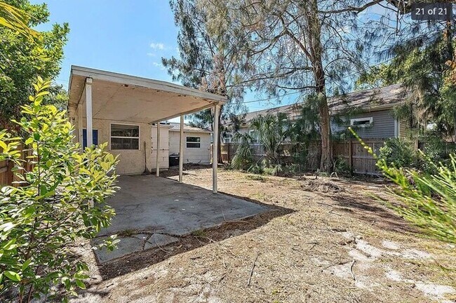 Building Photo - Home For Rent in St Petersburg!