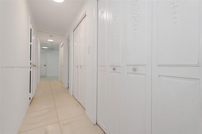 Building Photo - 5255 Collins Ave