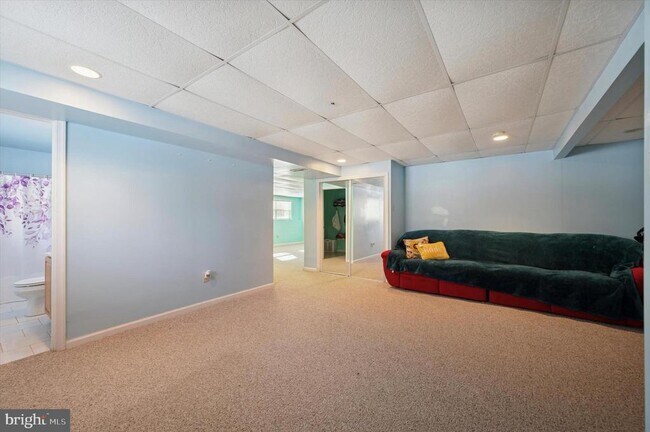 Building Photo - 32 Victory Way