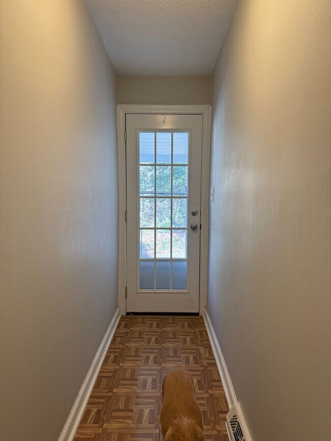 Building Photo - East AVL - Two Bedroom Apartment with Large Basement