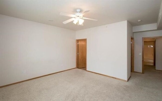 Building Photo - $1,395 | 2 Bedroom, 2 Bathroom Condo | Pet...