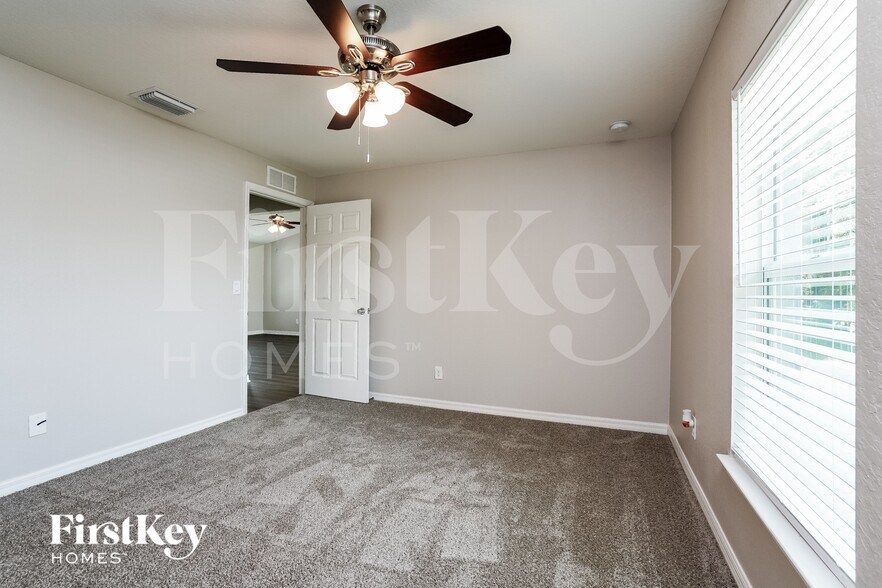 Building Photo - 1113 NW 1st Ave